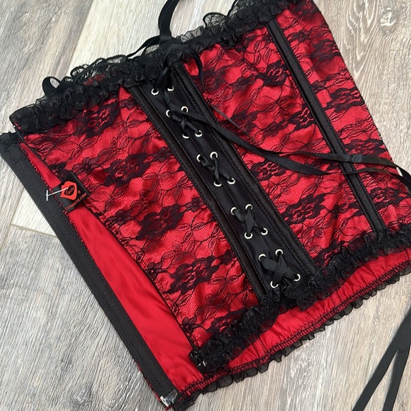 Coquette Corset - Picture 5 of 12